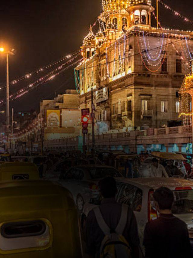 Explore Chandni Chowk: A Guide to Food, Shopping, and History